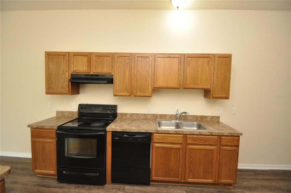 For Rent: $1,875 (4 beds, 3 baths, 1905 Square Feet)