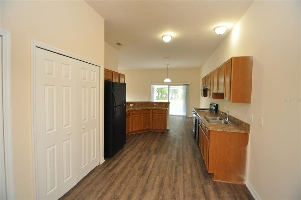 For Rent: $1,875 (4 beds, 3 baths, 1905 Square Feet)