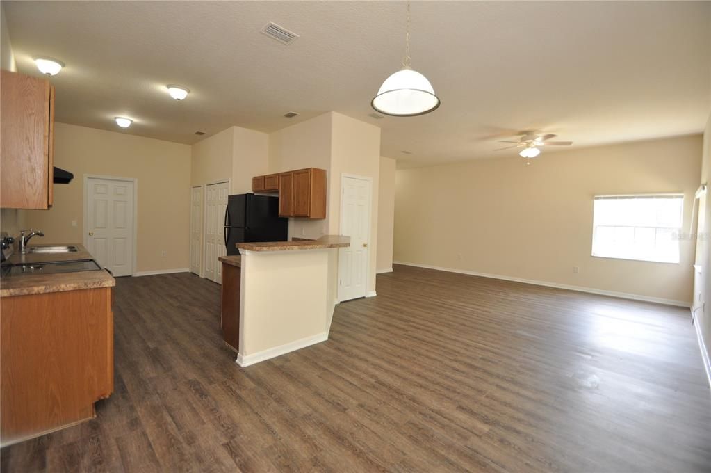 For Rent: $1,875 (4 beds, 3 baths, 1905 Square Feet)