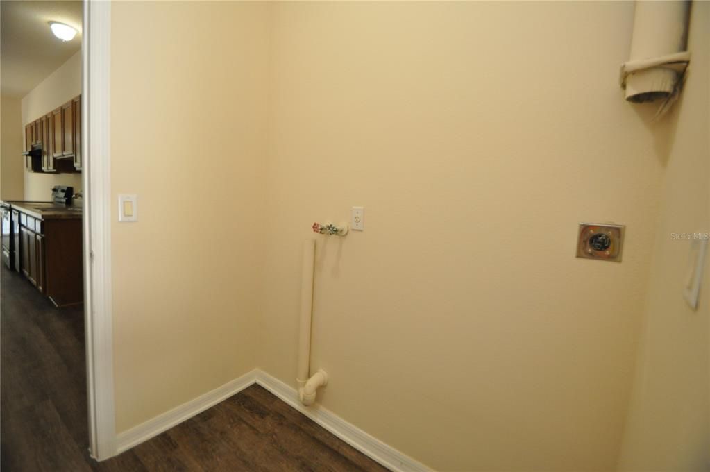 For Rent: $1,875 (4 beds, 3 baths, 1905 Square Feet)