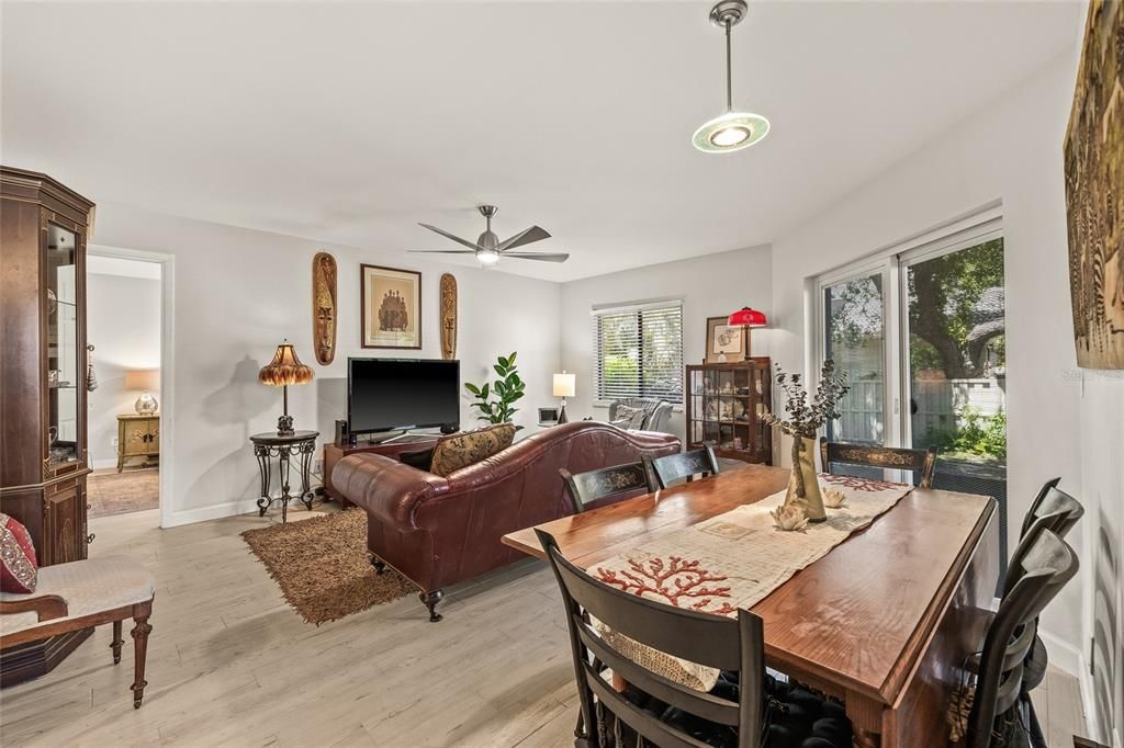 En Venta: $319,000 (2 camas, 2 baños, 930 Pies cuadrados)