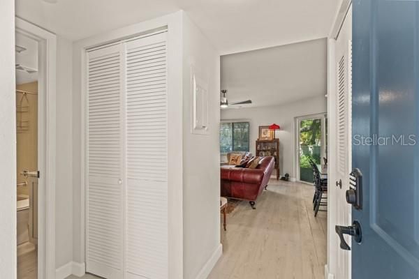 En Venta: $319,000 (2 camas, 2 baños, 930 Pies cuadrados)