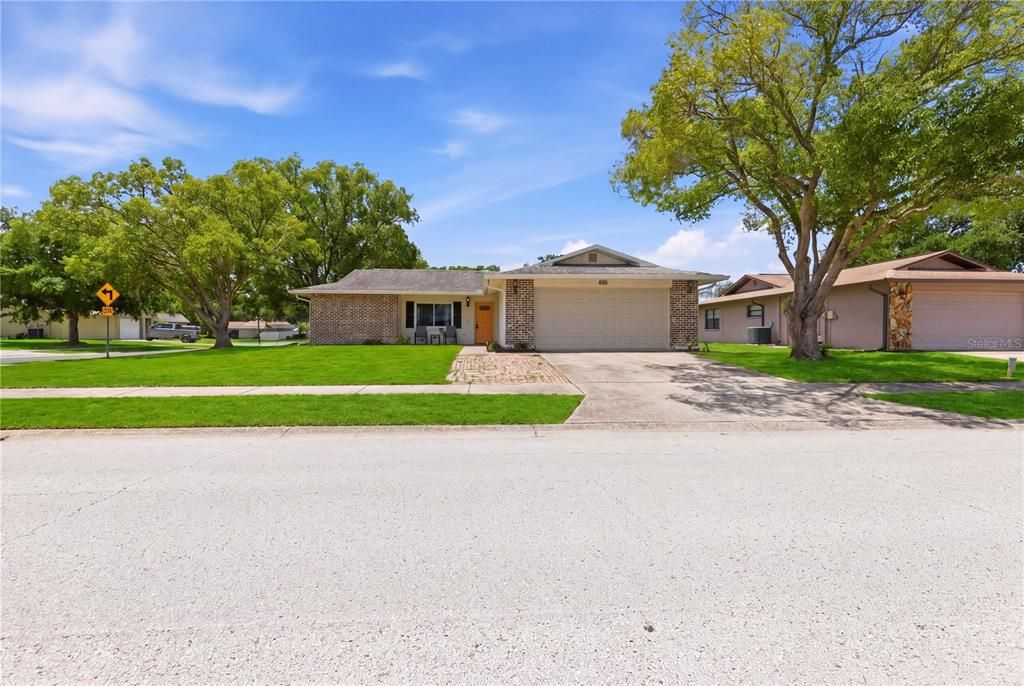 For Sale: $325,000 (3 beds, 2 baths, 1607 Square Feet)