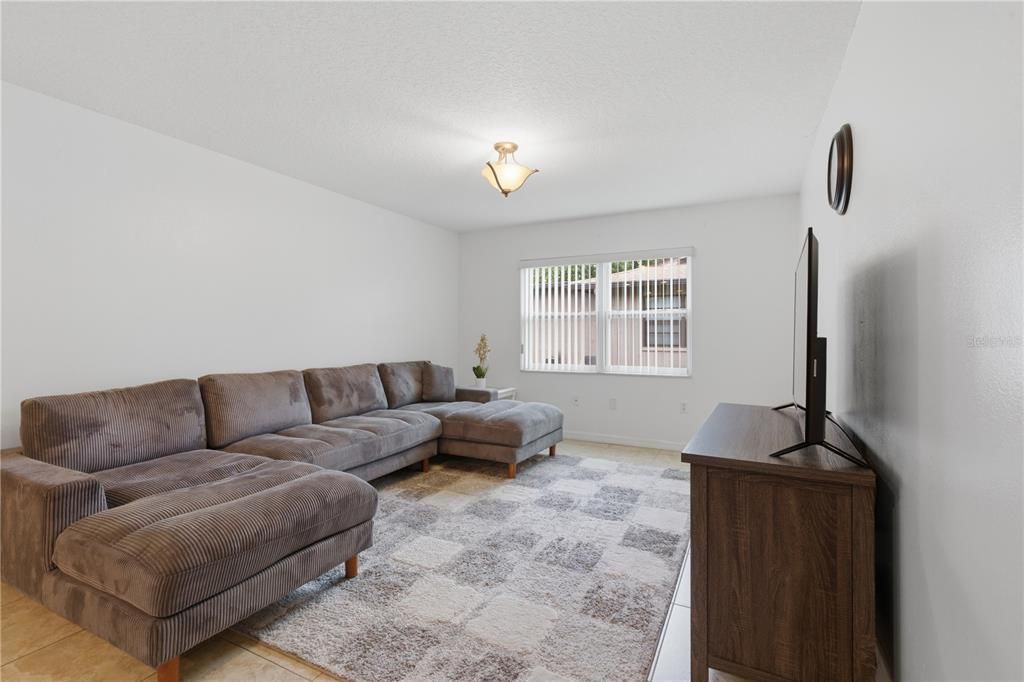 For Sale: $325,000 (3 beds, 2 baths, 1607 Square Feet)