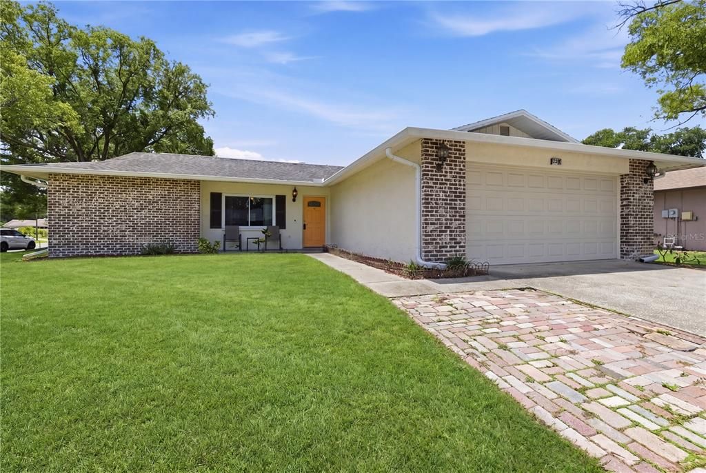 For Sale: $325,000 (3 beds, 2 baths, 1607 Square Feet)