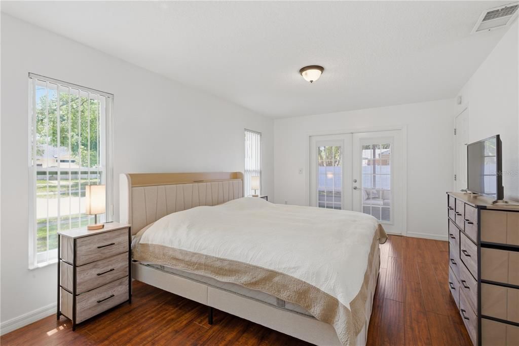 For Sale: $325,000 (3 beds, 2 baths, 1607 Square Feet)