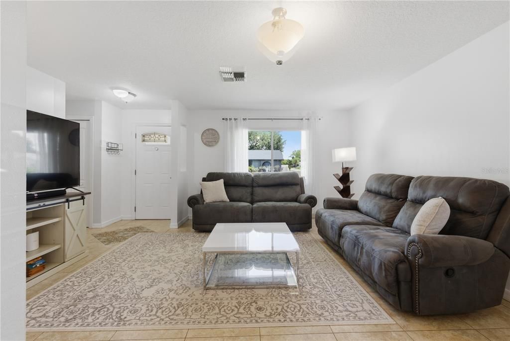 For Sale: $325,000 (3 beds, 2 baths, 1607 Square Feet)