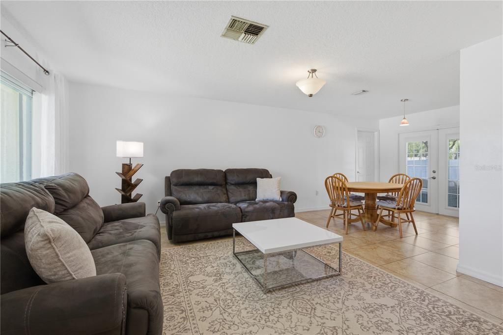 For Sale: $325,000 (3 beds, 2 baths, 1607 Square Feet)