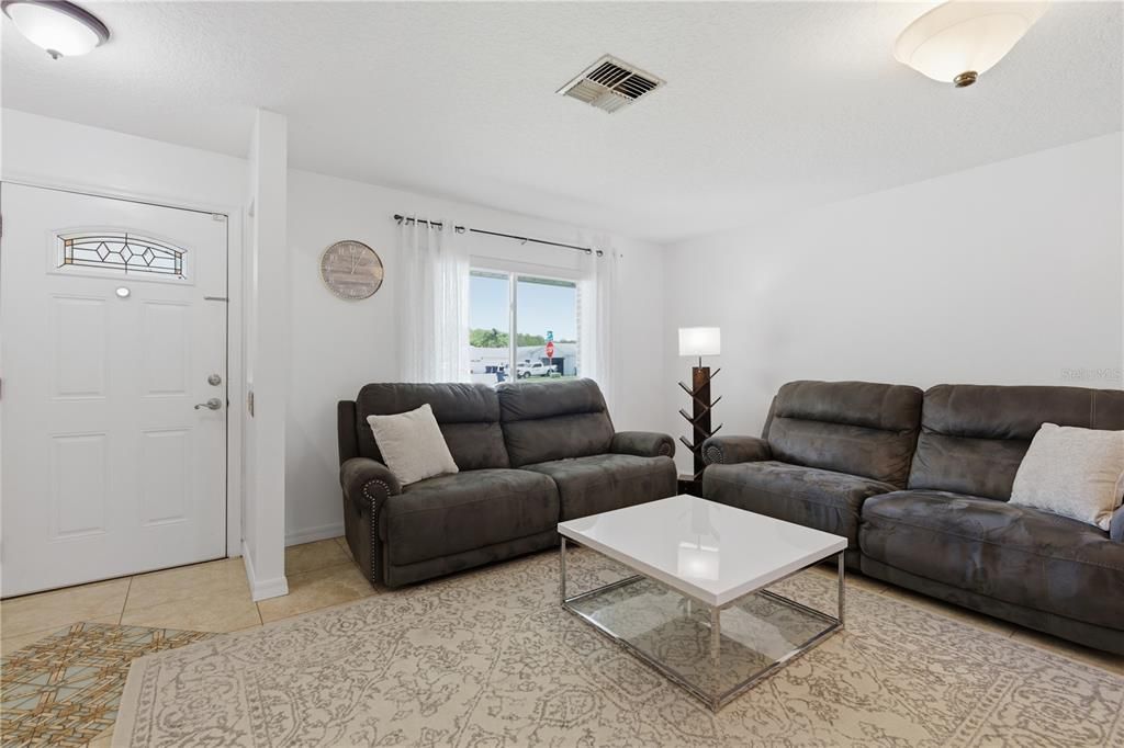 For Sale: $325,000 (3 beds, 2 baths, 1607 Square Feet)