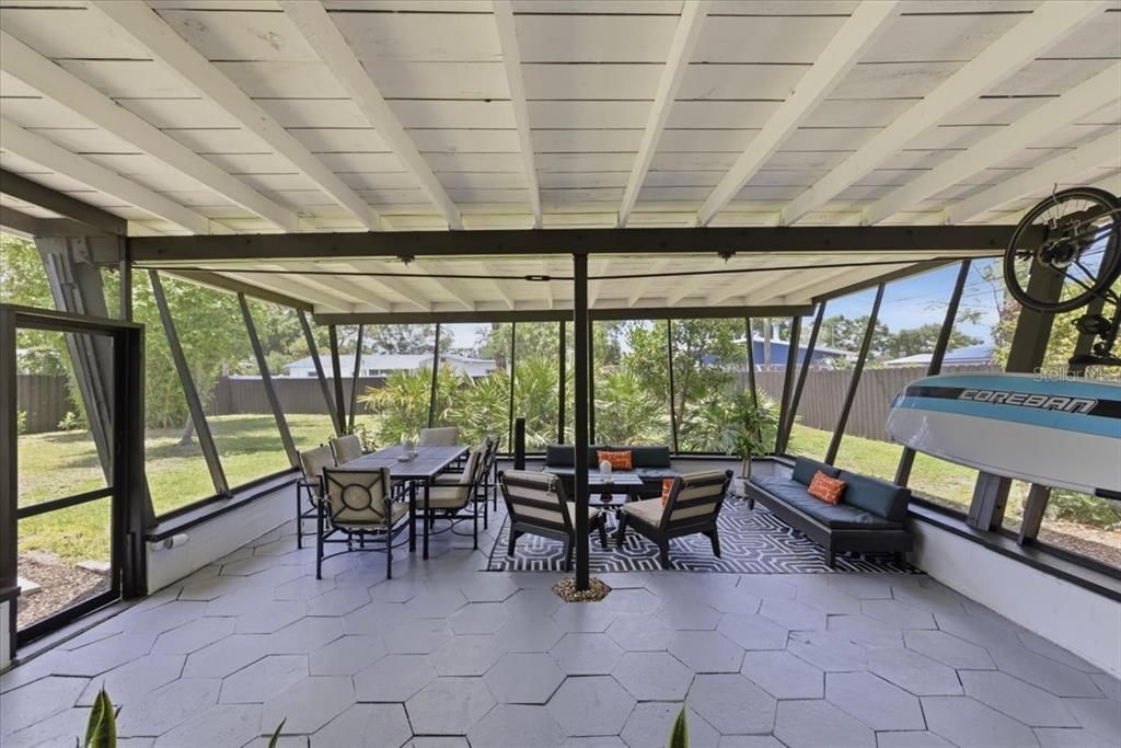 Active With Contract: $435,000 (3 beds, 1 baths, 1253 Square Feet)