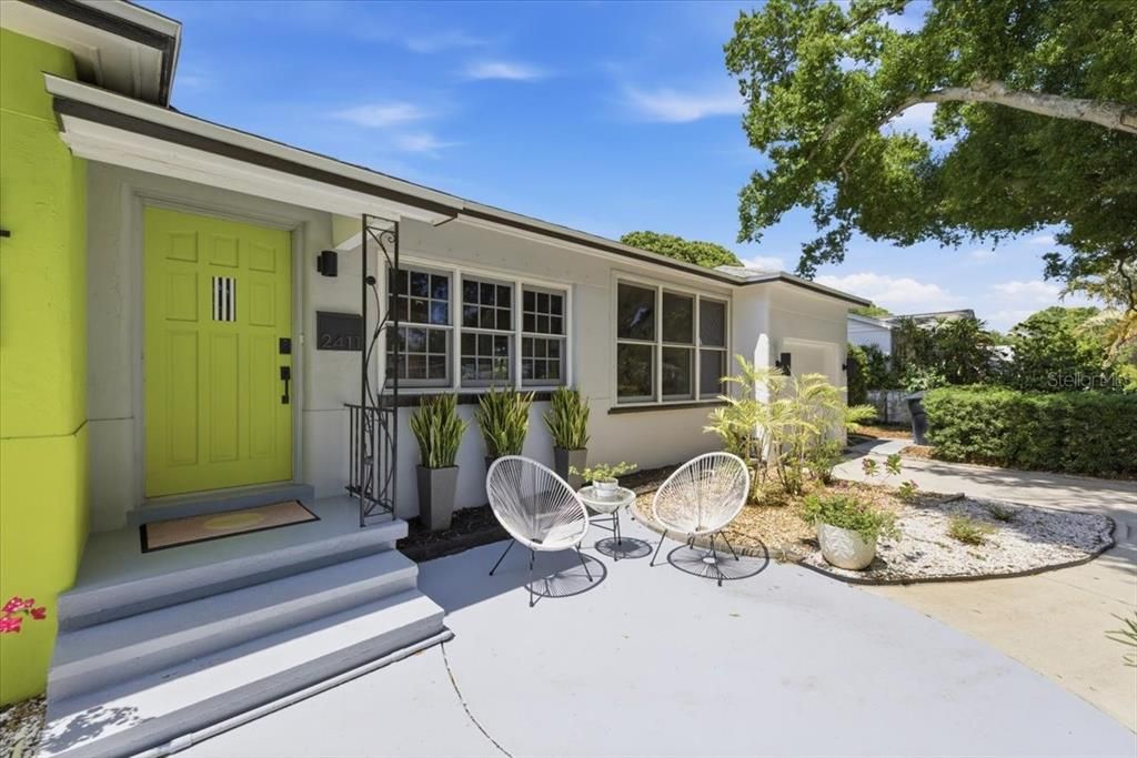 Active With Contract: $435,000 (3 beds, 1 baths, 1253 Square Feet)