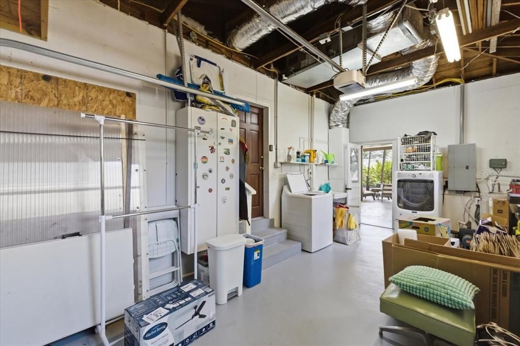 Active With Contract: $435,000 (3 beds, 1 baths, 1253 Square Feet)