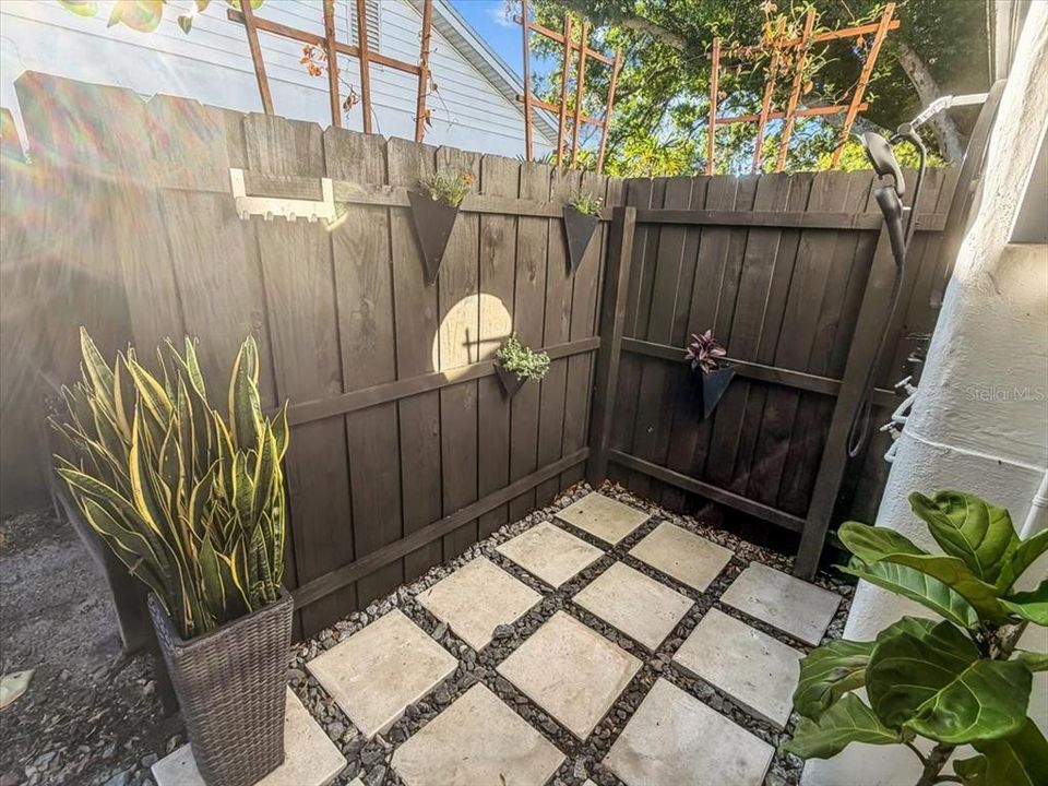 Active With Contract: $435,000 (3 beds, 1 baths, 1253 Square Feet)