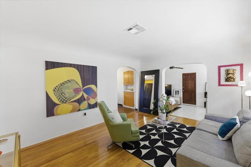 Active With Contract: $435,000 (3 beds, 1 baths, 1253 Square Feet)