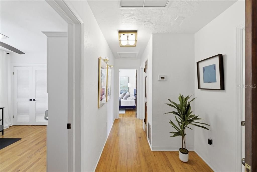 Active With Contract: $435,000 (3 beds, 1 baths, 1253 Square Feet)