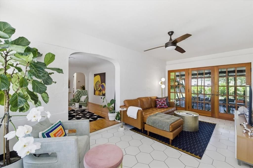 Active With Contract: $435,000 (3 beds, 1 baths, 1253 Square Feet)