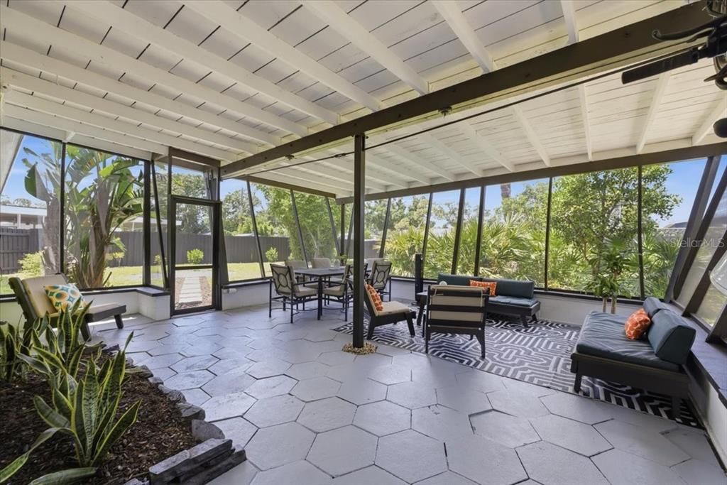 Active With Contract: $435,000 (3 beds, 1 baths, 1253 Square Feet)