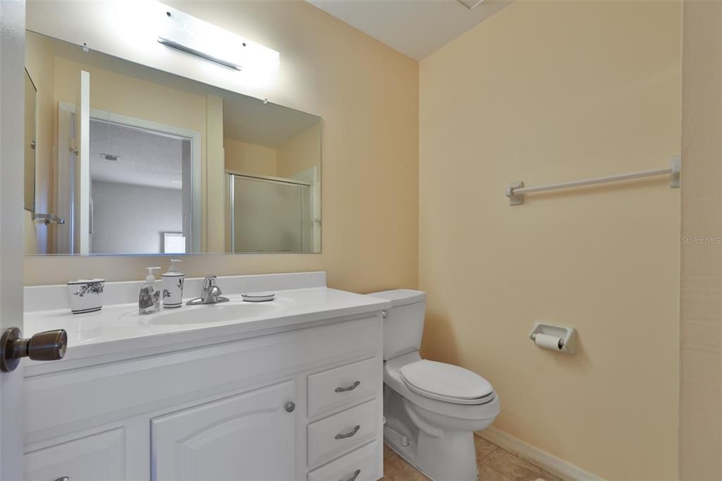На продажу: $179,900 (2 спален, 2 ванн, 1168 Квадратных фут)