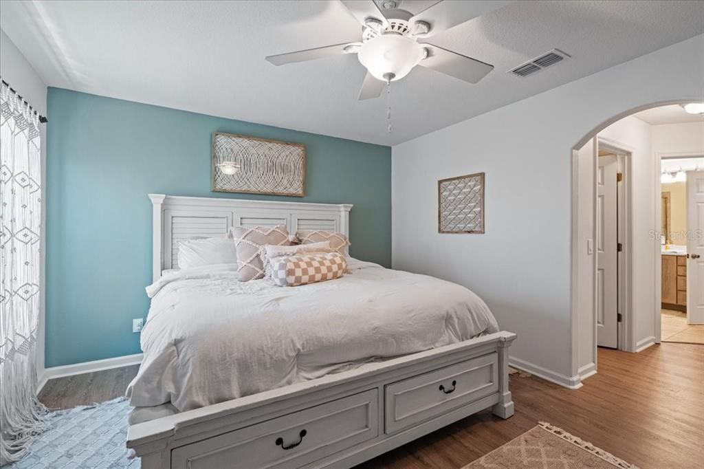 For Sale: $514,900 (3 beds, 2 baths, 2283 Square Feet)