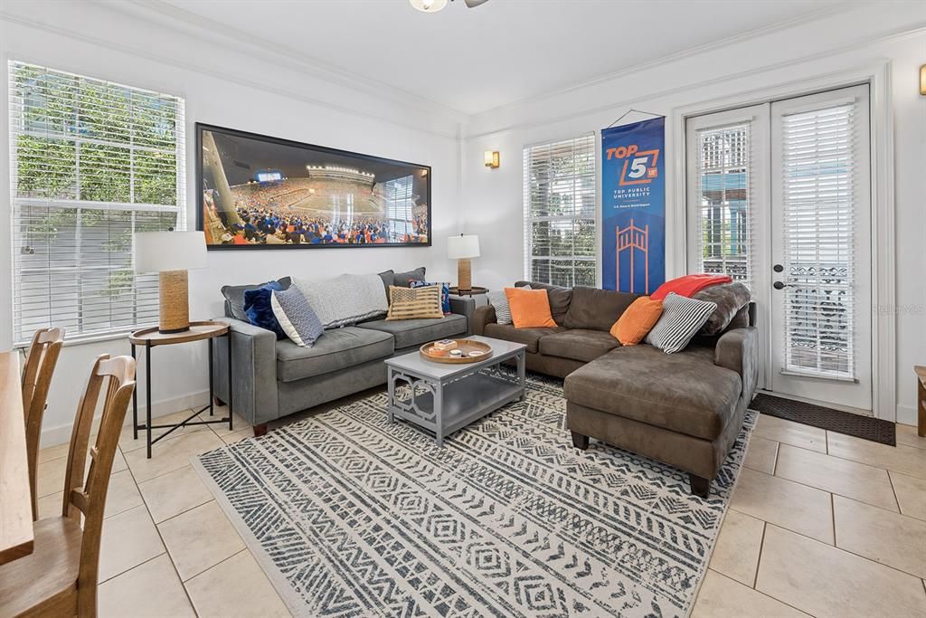 For Sale: $399,950 (2 beds, 2 baths, 1036 Square Feet)