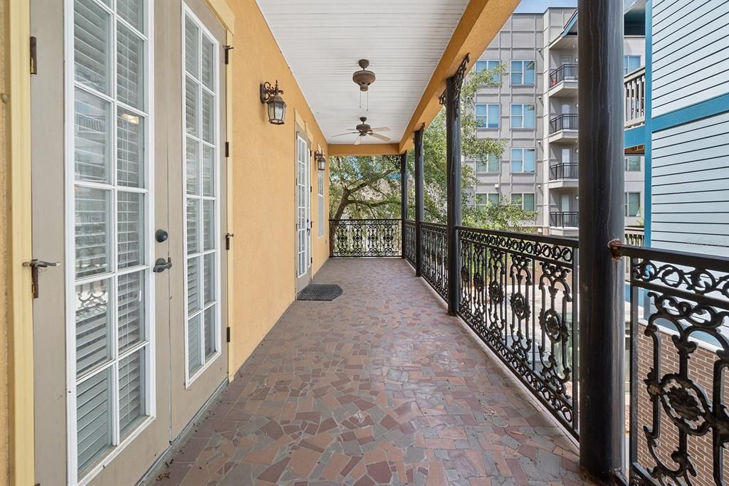 For Sale: $399,950 (2 beds, 2 baths, 1036 Square Feet)
