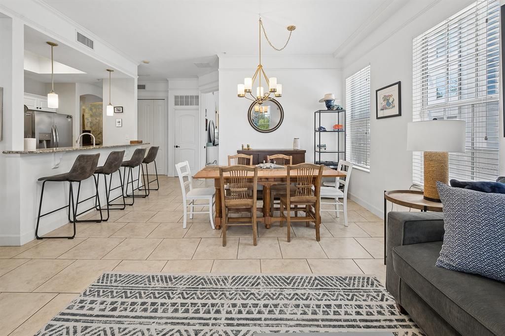 For Sale: $399,950 (2 beds, 2 baths, 1036 Square Feet)