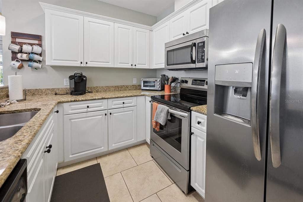 For Sale: $399,950 (2 beds, 2 baths, 1036 Square Feet)