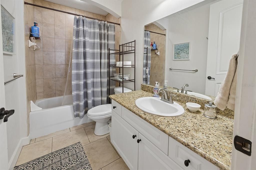 For Sale: $399,950 (2 beds, 2 baths, 1036 Square Feet)