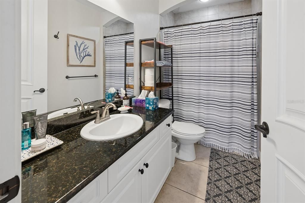 For Sale: $399,950 (2 beds, 2 baths, 1036 Square Feet)