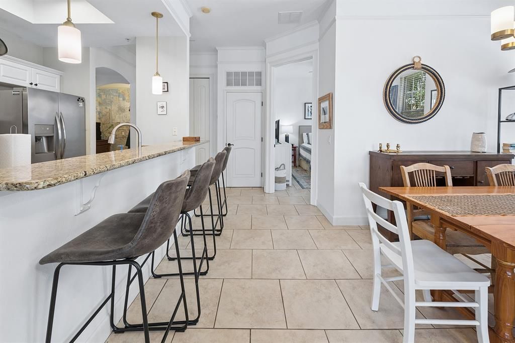 For Sale: $399,950 (2 beds, 2 baths, 1036 Square Feet)