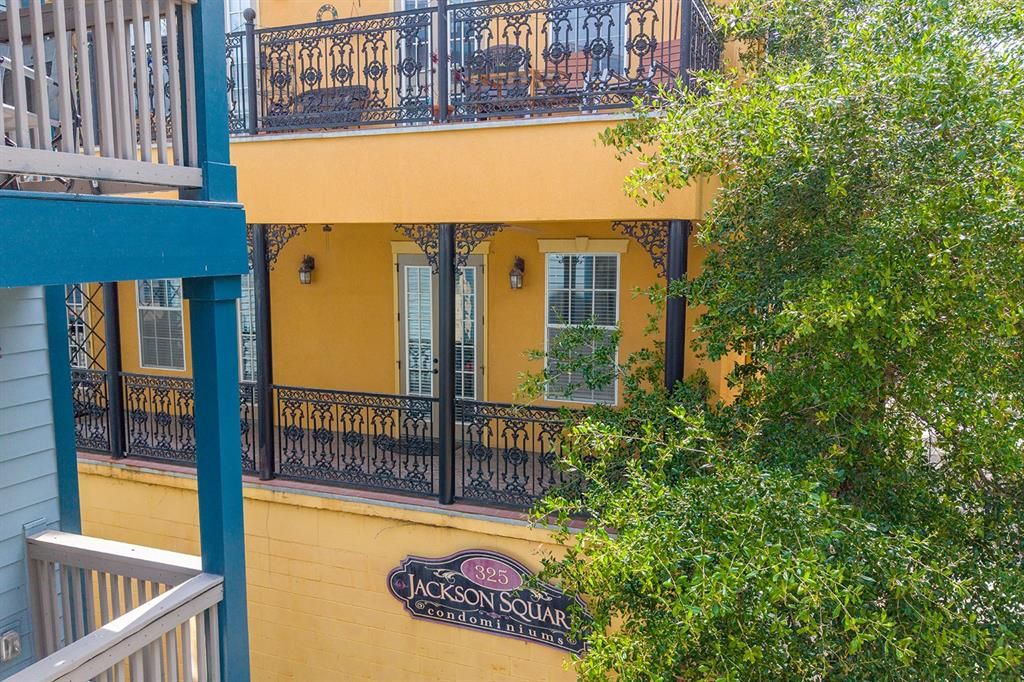 For Sale: $399,950 (2 beds, 2 baths, 1036 Square Feet)