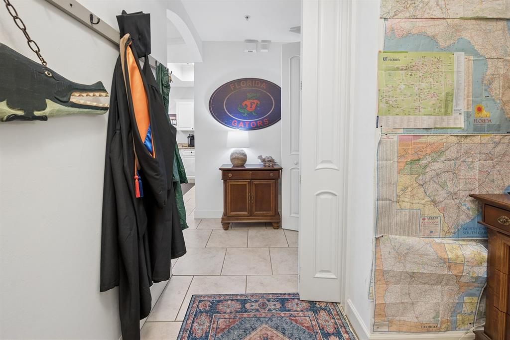 For Sale: $399,950 (2 beds, 2 baths, 1036 Square Feet)