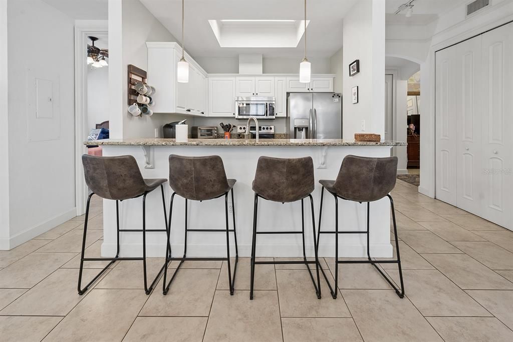For Sale: $399,950 (2 beds, 2 baths, 1036 Square Feet)