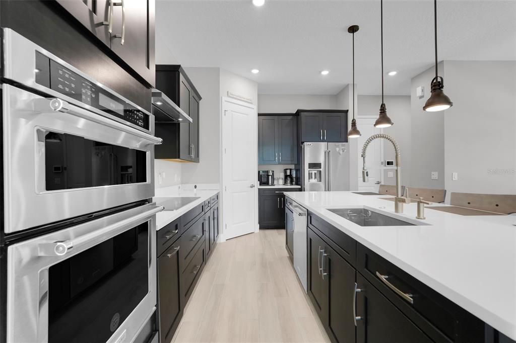 For Sale: $520,000 (3 beds, 2 baths, 2082 Square Feet)