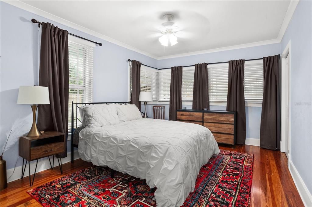 В аренду: $2,700 (2 спален, 1 ванн, 936 Квадратных фут)
