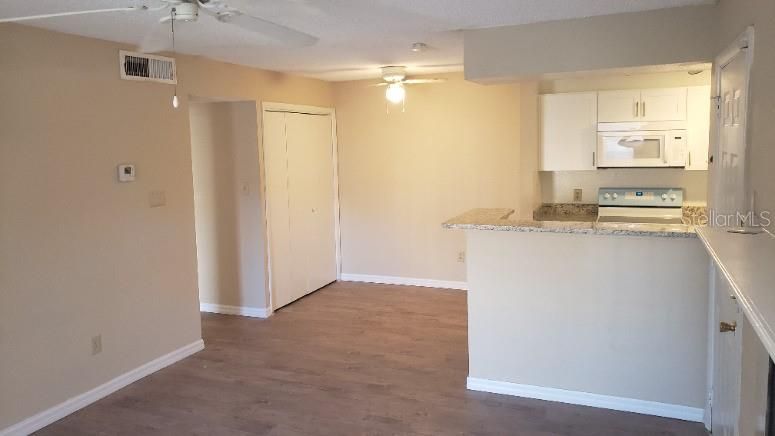 For Sale: $98,000 (1 beds, 1 baths, 660 Square Feet)