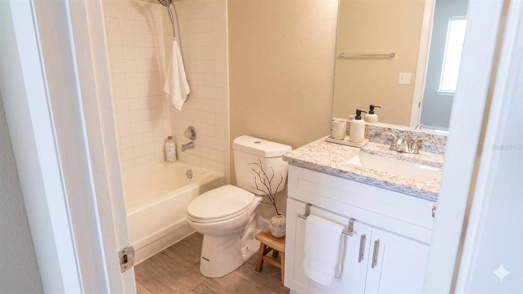 For Sale: $98,000 (1 beds, 1 baths, 660 Square Feet)