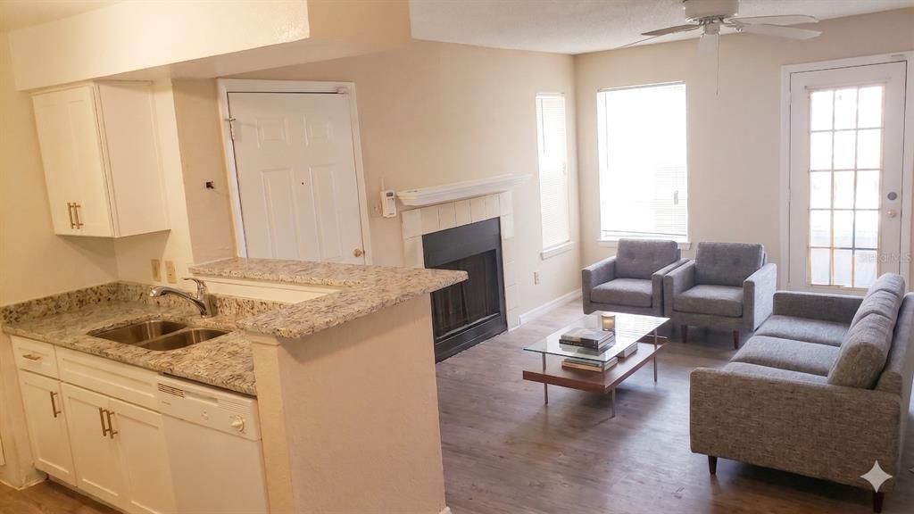 For Sale: $98,000 (1 beds, 1 baths, 660 Square Feet)