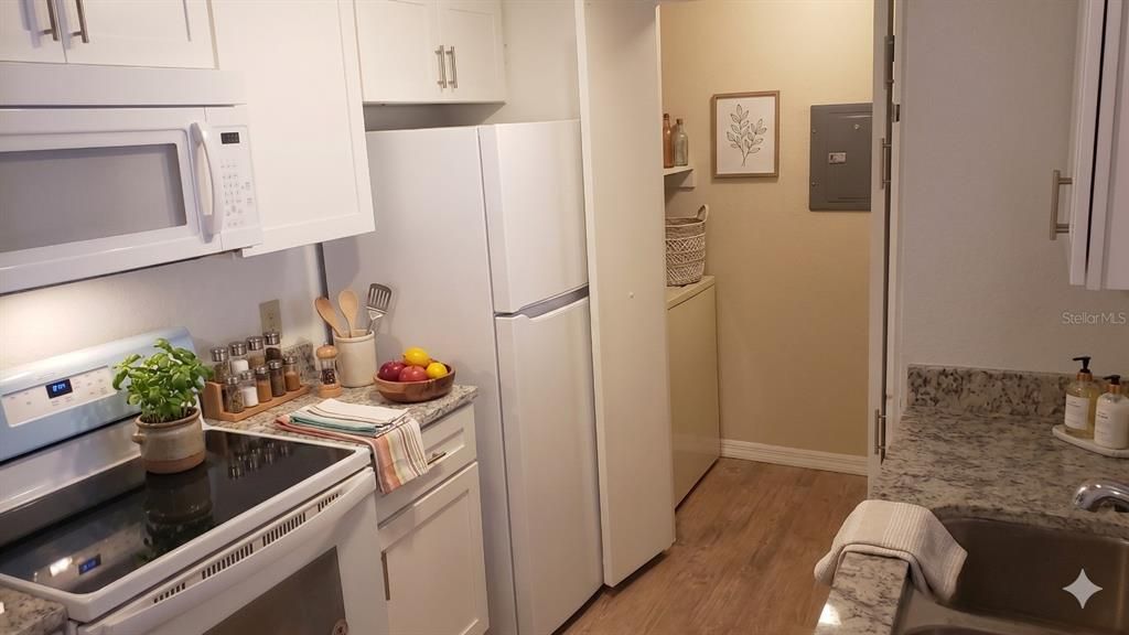 For Sale: $98,000 (1 beds, 1 baths, 660 Square Feet)