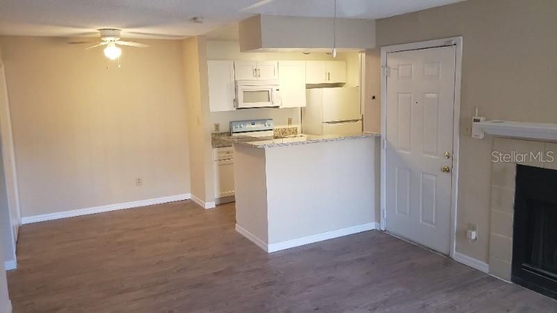 For Sale: $98,000 (1 beds, 1 baths, 660 Square Feet)