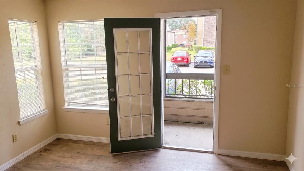 For Sale: $98,000 (1 beds, 1 baths, 660 Square Feet)