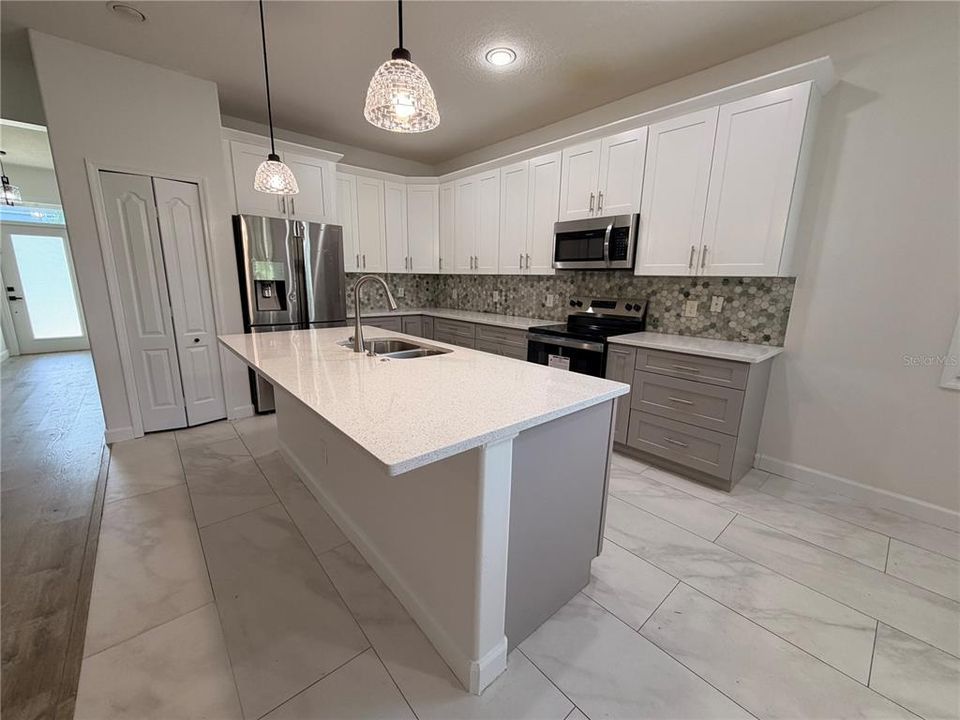 For Rent: $3,200 (4 beds, 3 baths, 2114 Square Feet)