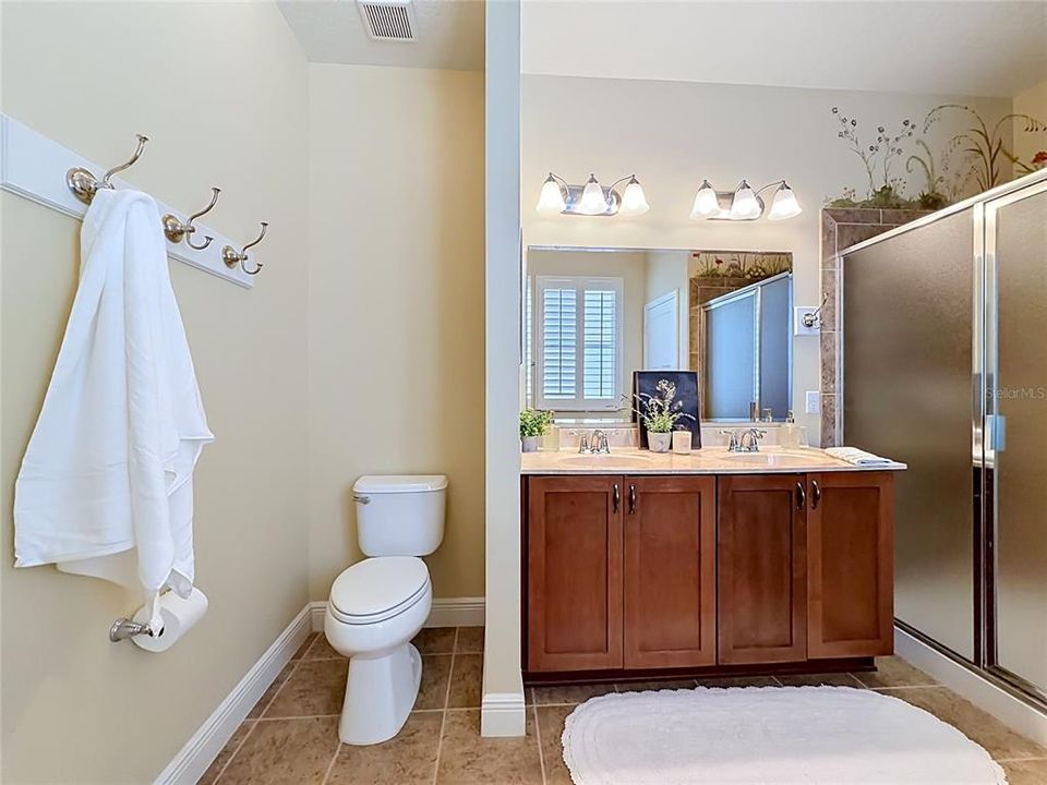 For Sale: $349,000 (4 beds, 2 baths, 2004 Square Feet)