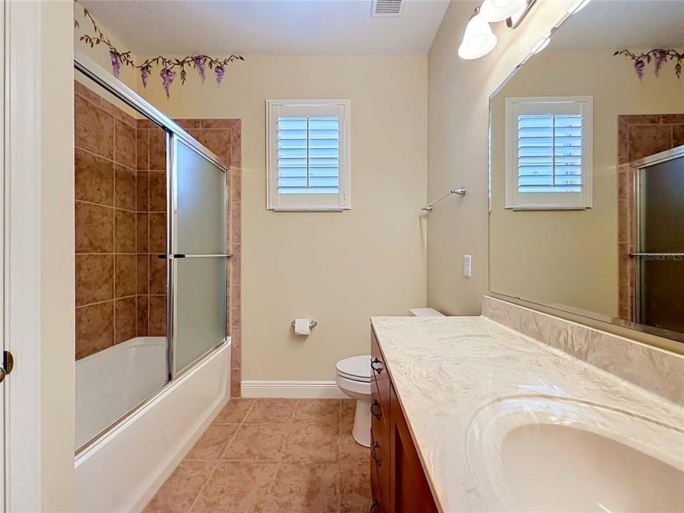 For Sale: $349,000 (4 beds, 2 baths, 2004 Square Feet)