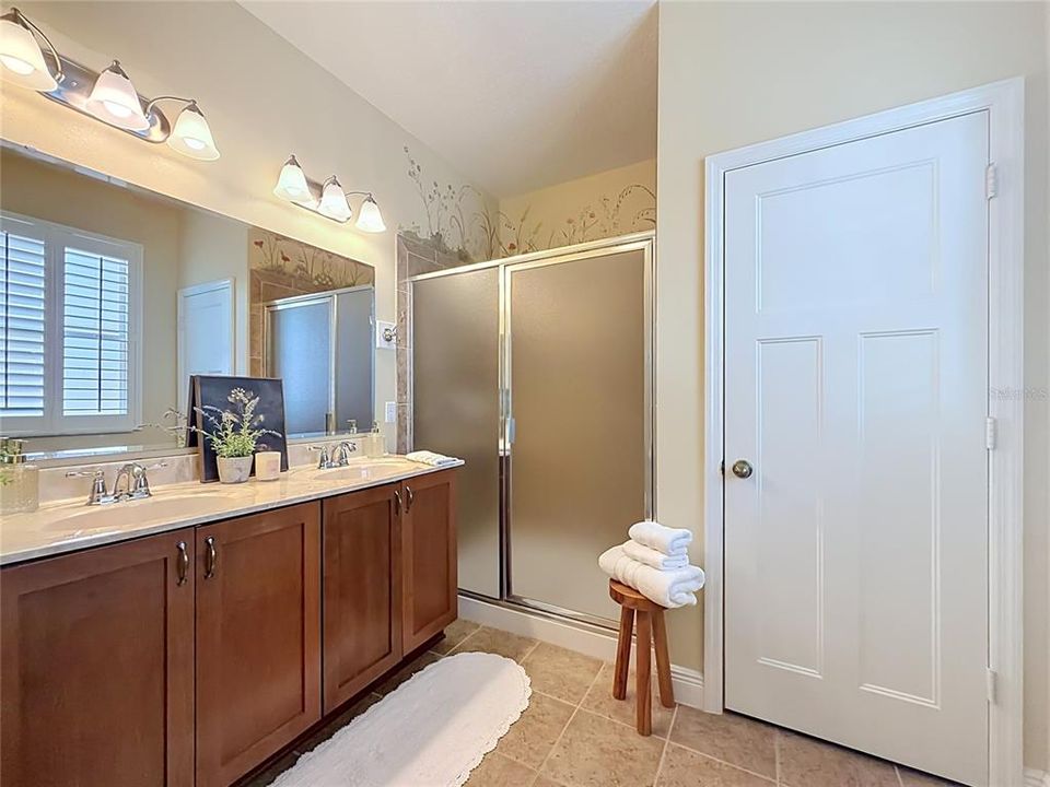 For Sale: $349,000 (4 beds, 2 baths, 2004 Square Feet)