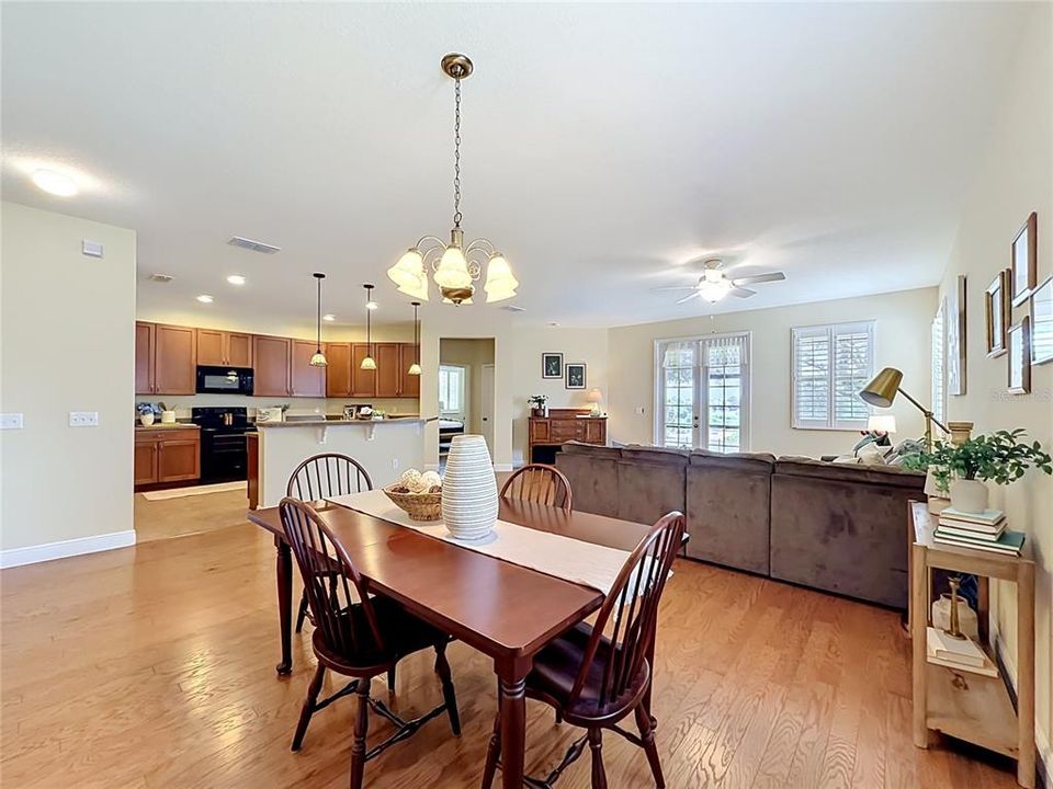 For Sale: $349,000 (4 beds, 2 baths, 2004 Square Feet)