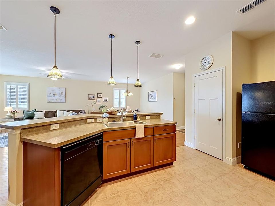 For Sale: $349,000 (4 beds, 2 baths, 2004 Square Feet)