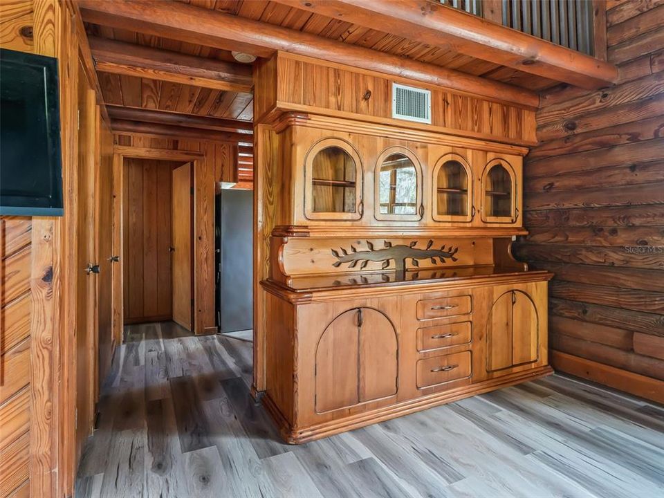 For Sale: $649,000 (2 beds, 2 baths, 975 Square Feet)