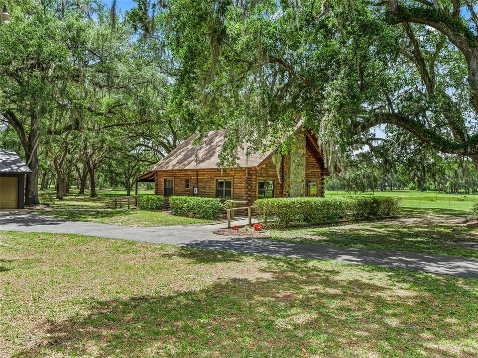 For Sale: $649,000 (2 beds, 2 baths, 975 Square Feet)