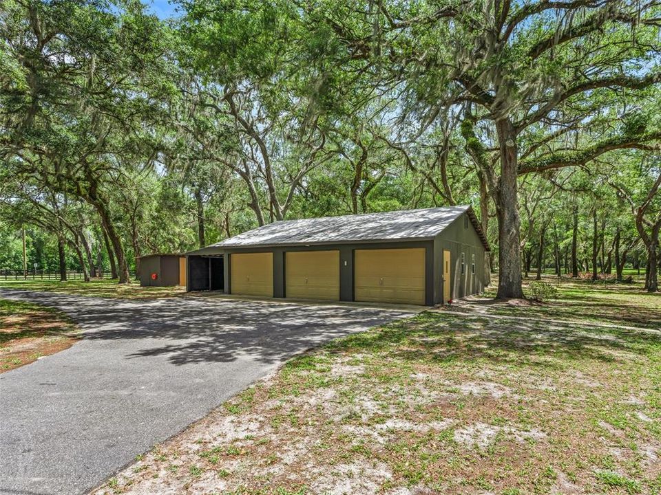 For Sale: $649,000 (2 beds, 2 baths, 975 Square Feet)